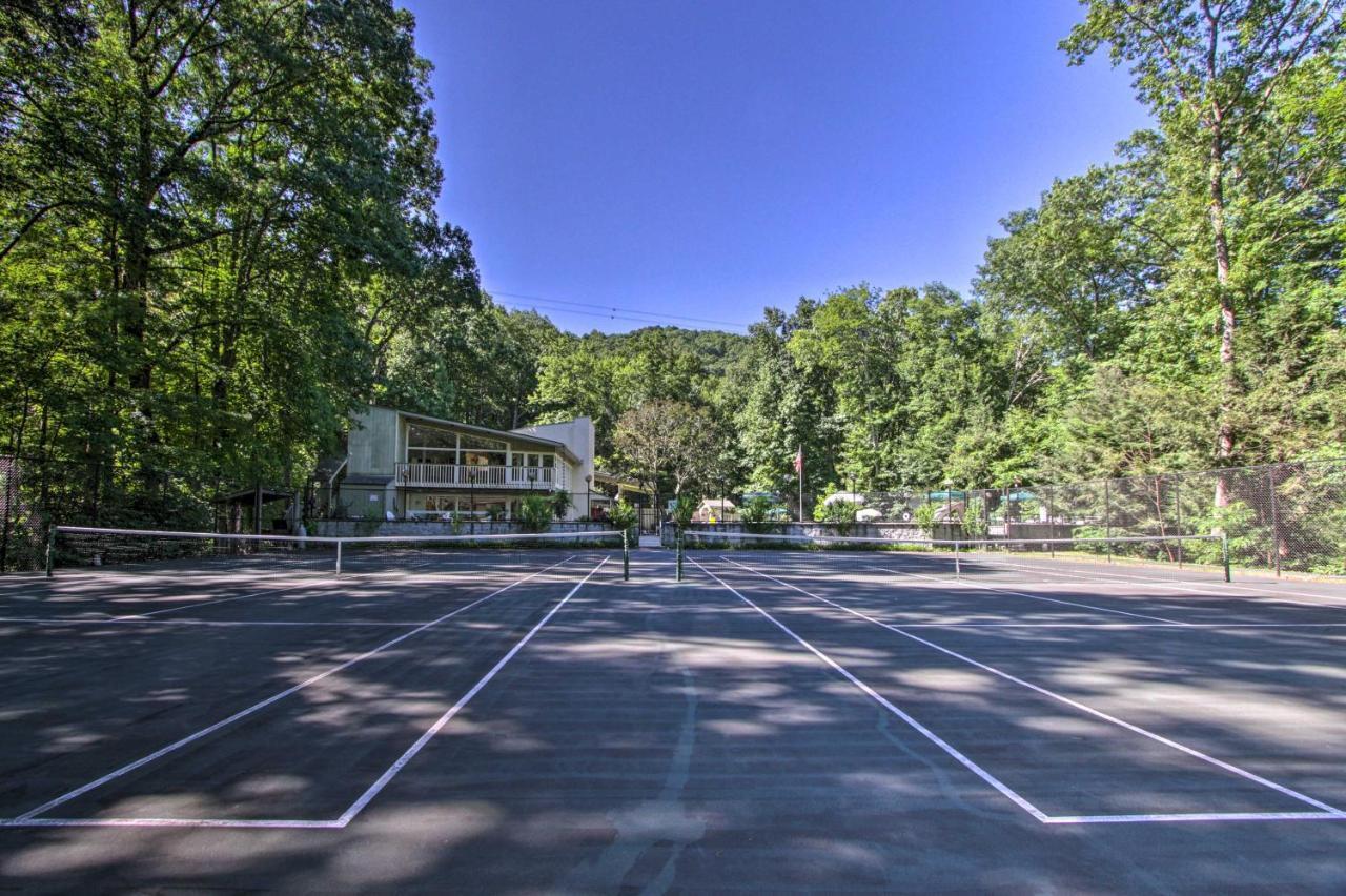 Eclectic Cabin With Hot Tub 1 Mi To Ober Gatlinburg Villa Exterior foto